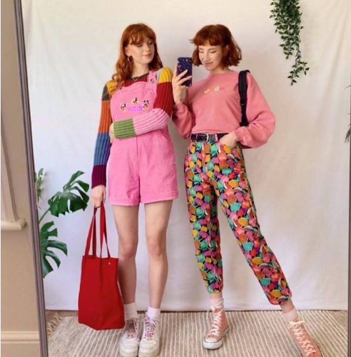 欧美美女图片 姐妹花Liberty & Mathilda复古装图片