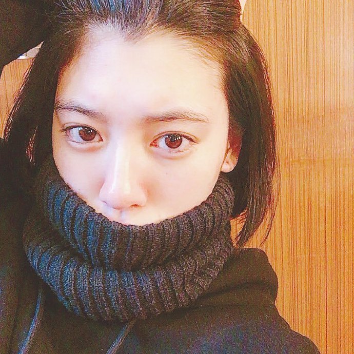 日本美女模特三吉彩花生活自拍照图片