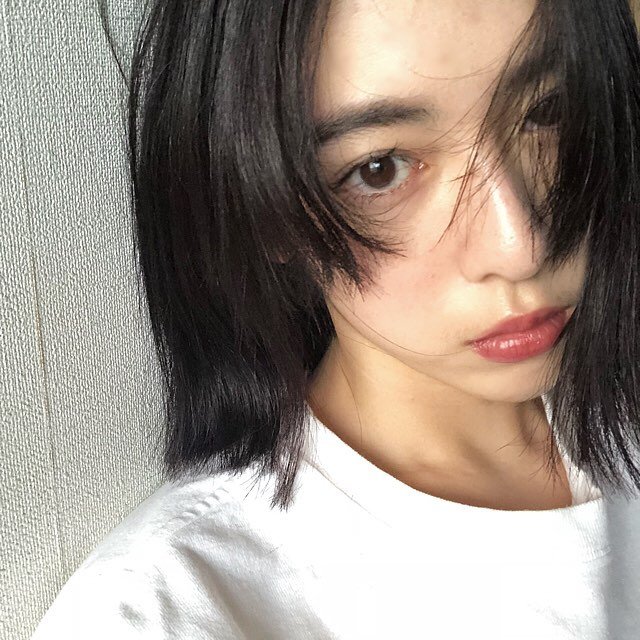日本美女模特三吉彩花生活自拍照图片