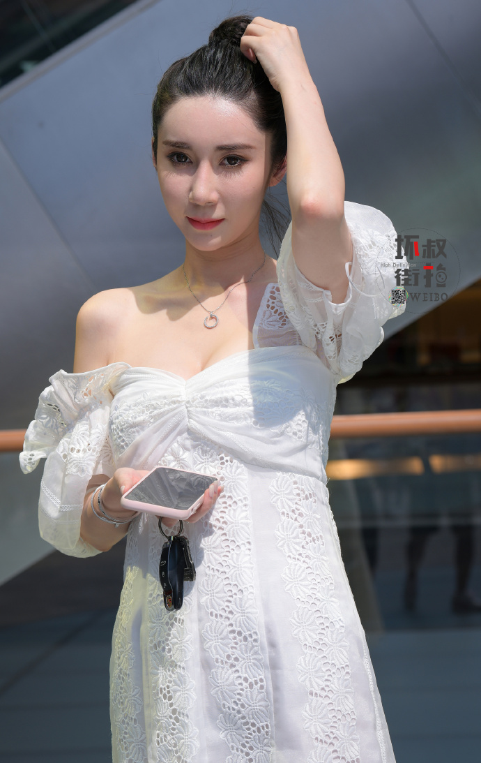 美丽白皙的长裙小姐姐街拍美女图片