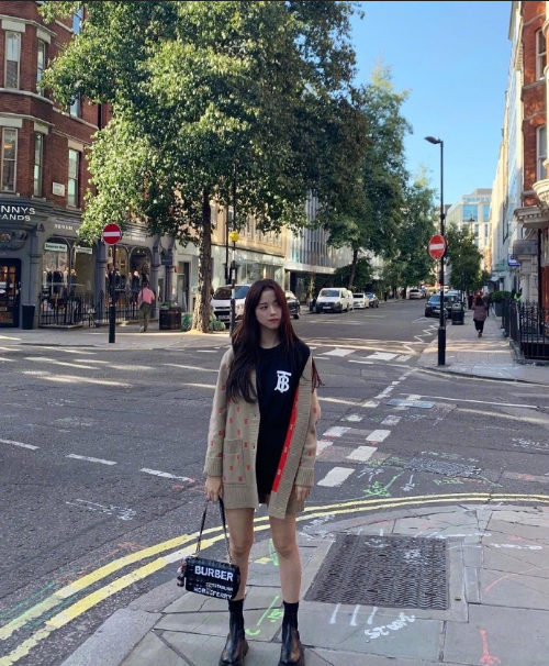 韩国美女金智秀Jisoo私服街拍照片