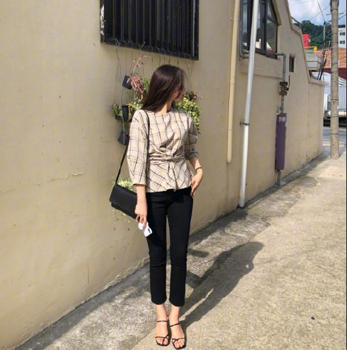 气质美女图片 轻熟女魅力初秋搭配图片