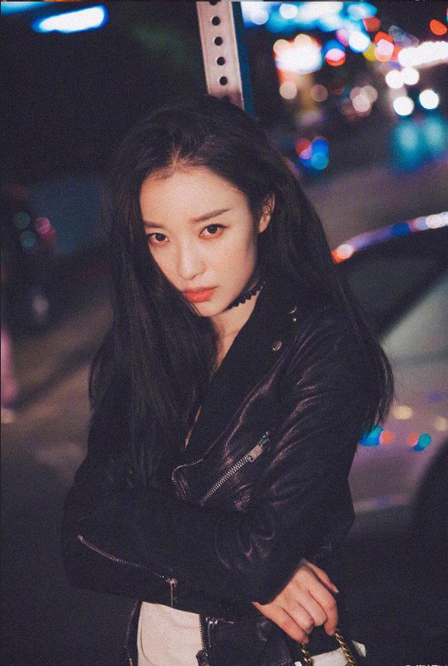 好看的女明星倪妮旅行拍照姿势图片