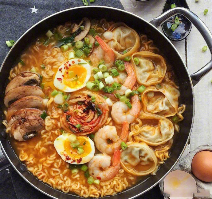 速食美食图片 泡面这样吃才爽