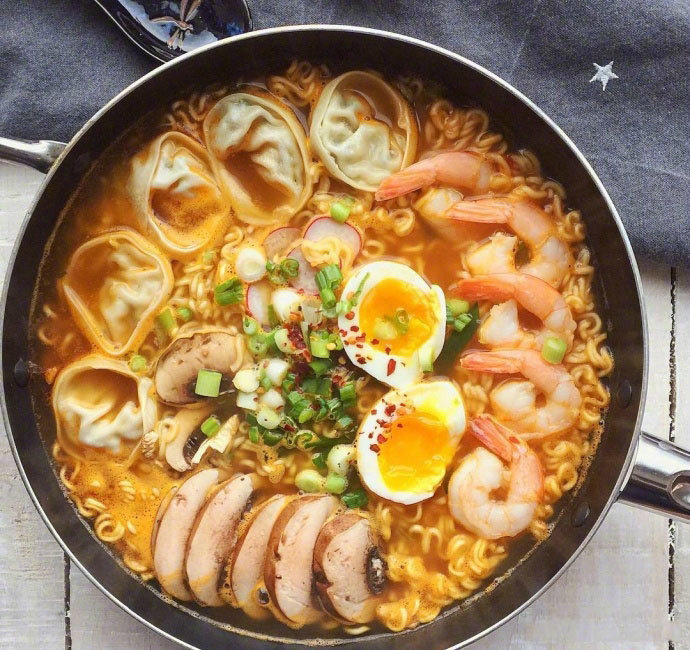 速食美食图片 泡面这样吃才爽