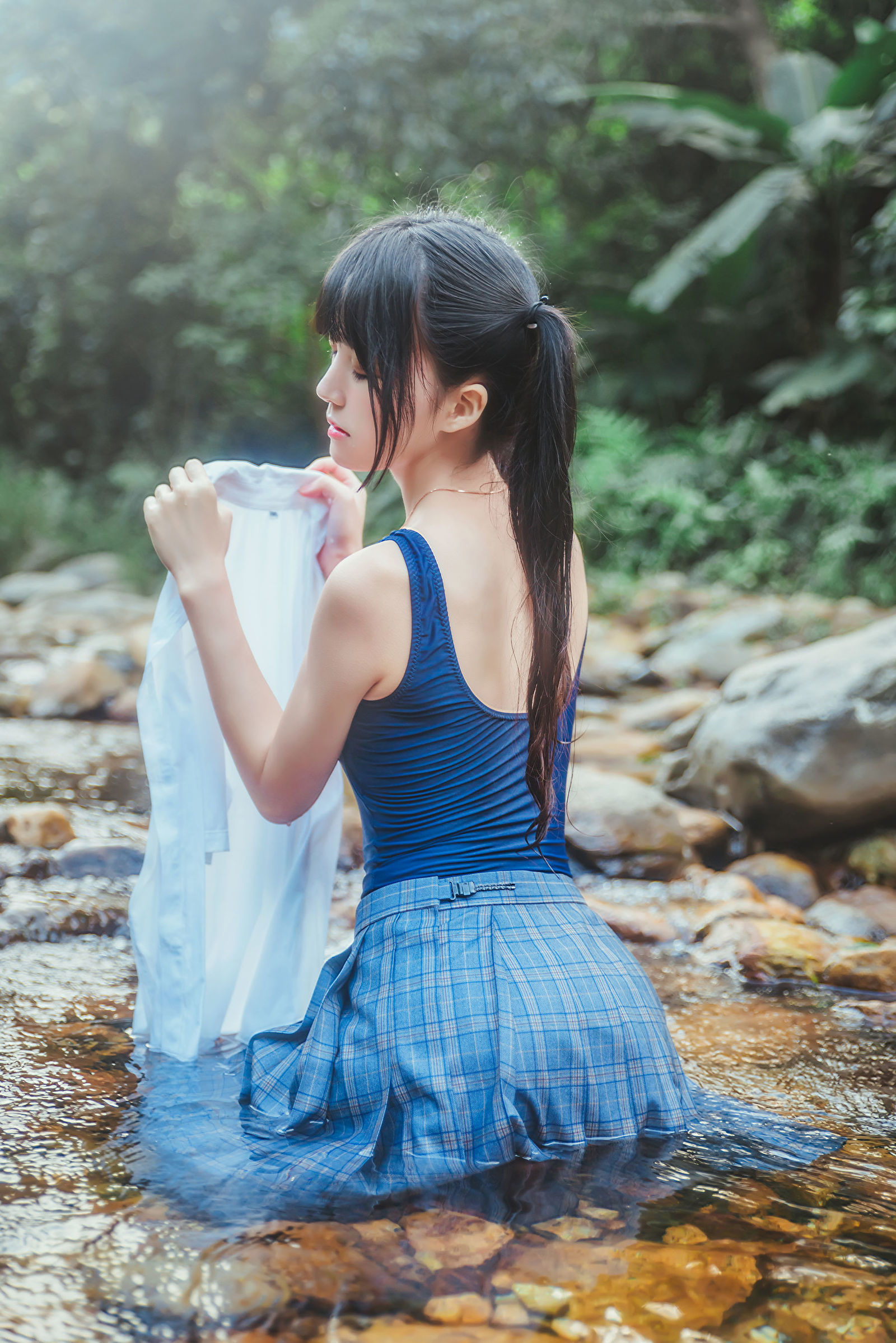 清纯美少女桜桃喵戏水图片