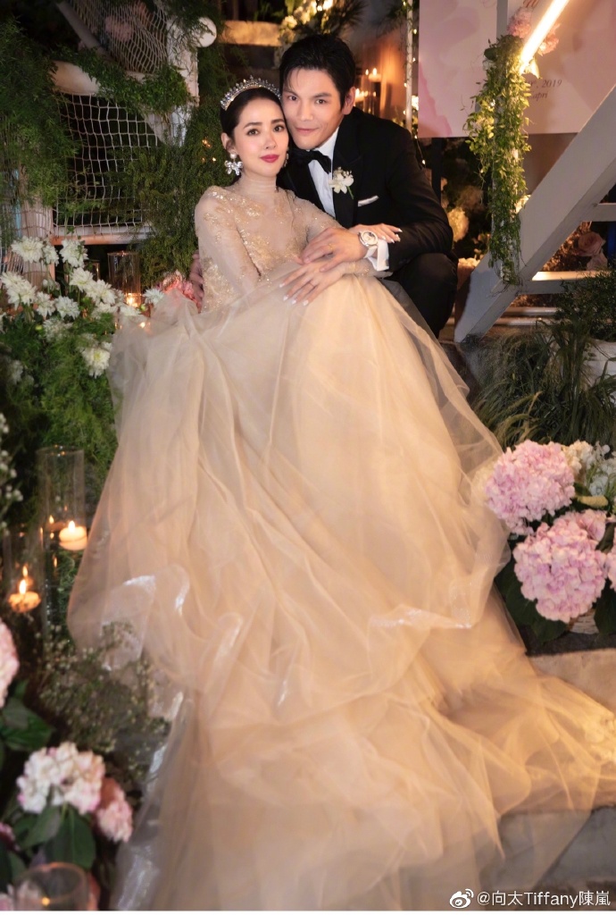 港台明星夫妻向佐郭碧婷婚纱照片 向佐郭碧婷婚