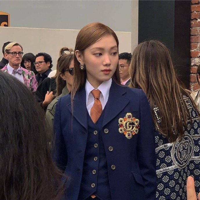 韩国美女图片 明星美女李圣经米兰时装周看秀