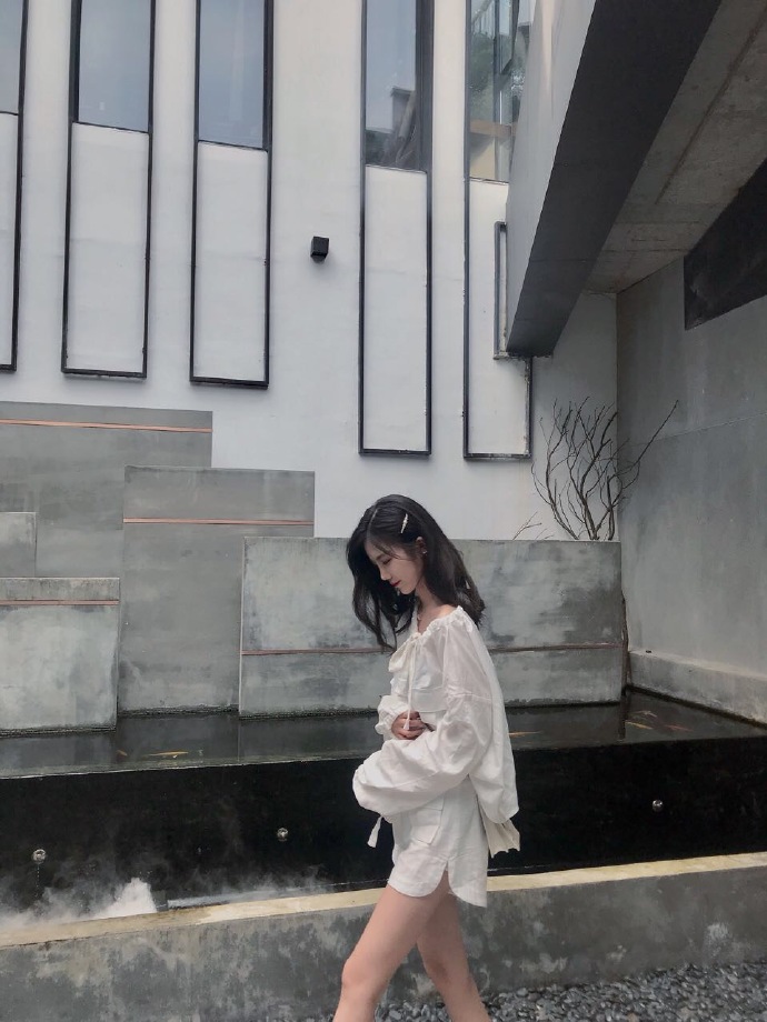 鹅蛋脸美女自拍照图片 小家碧玉