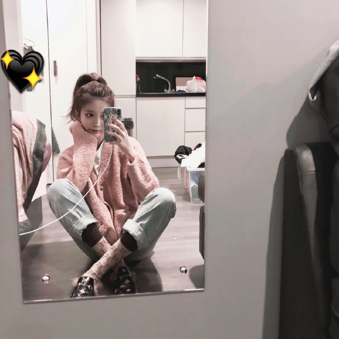 鹅蛋脸美女自拍照图片 小家碧玉