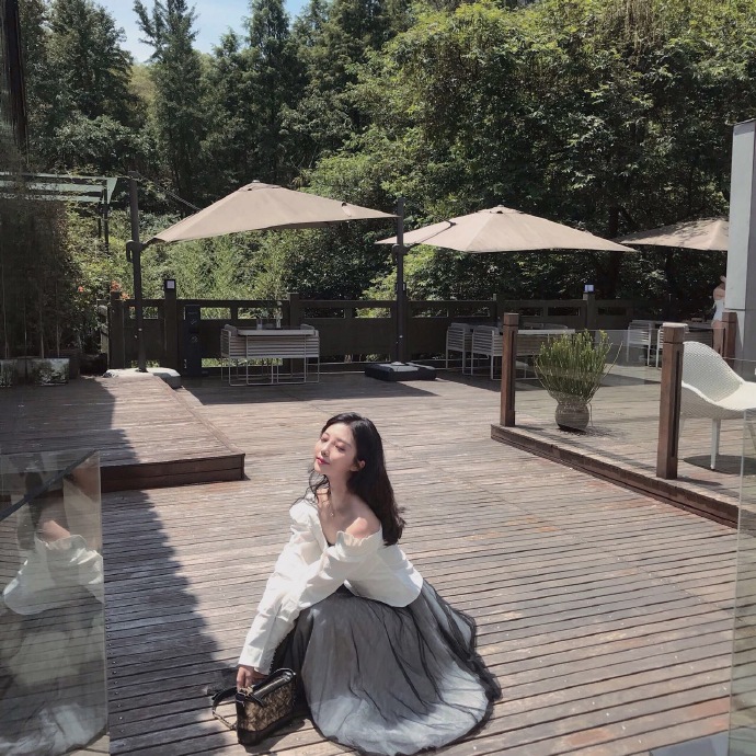 鹅蛋脸美女自拍照图片 小家碧玉