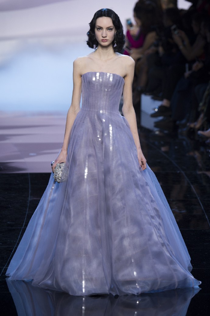 时尚品牌Armani Privé紫色礼服图片
