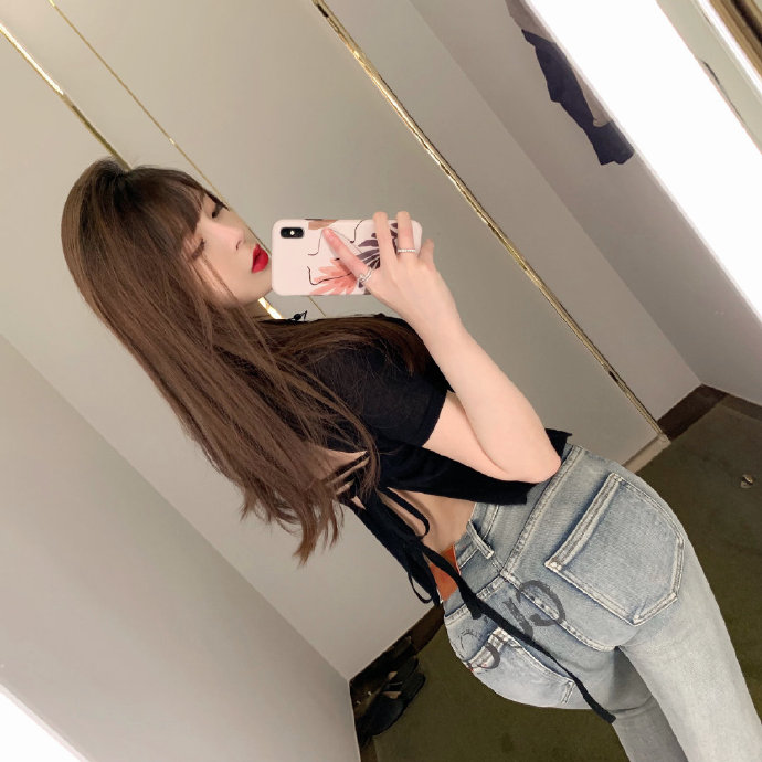 成熟美女自拍照图片 妖娆多姿如春风化雨
