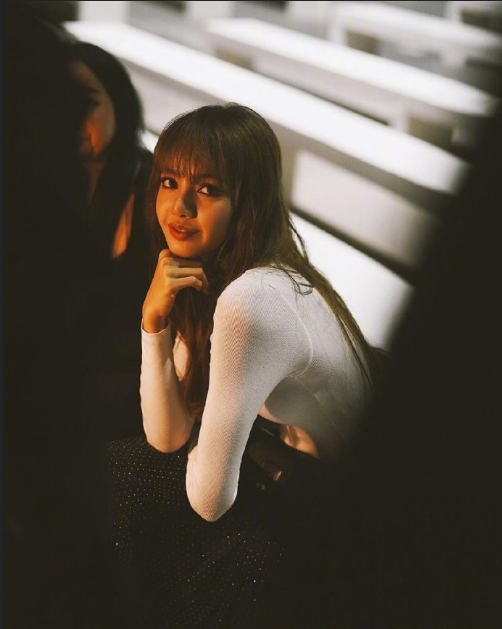 泰国美女图片 韩国明星美女lisa巴黎时装周图片