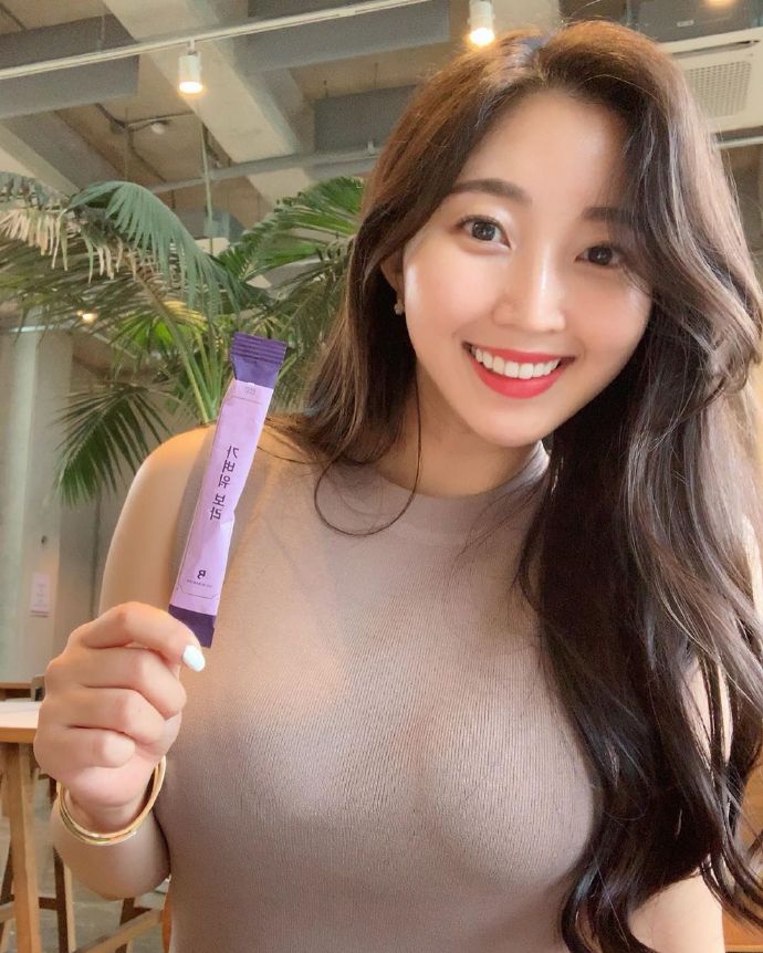 渣女大波浪卷发气质美女图片
