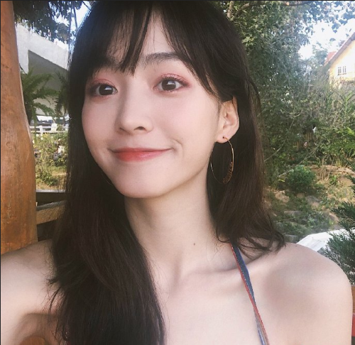粉嫩小妹子图片 大眼妹子图片