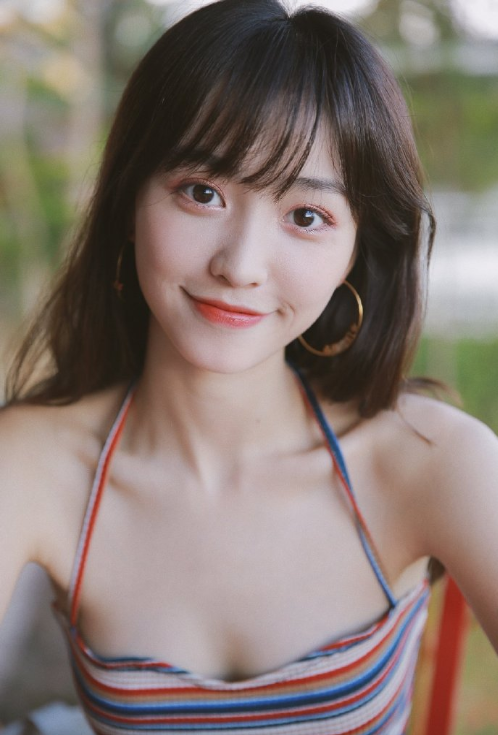 粉嫩小妹子图片 大眼妹子图片