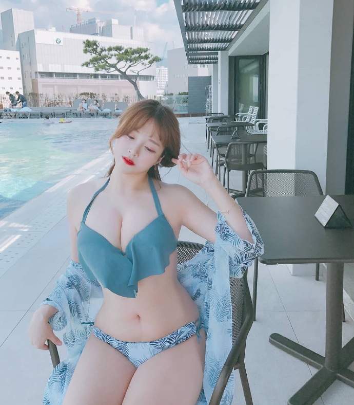 性感丰满美女的胸部图片 我喜欢她的清纯与可爱