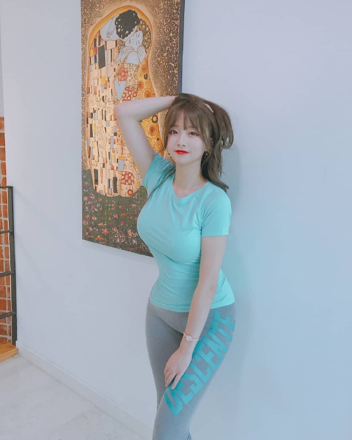 性感丰满美女的胸部图片 我喜欢她的清纯与可爱