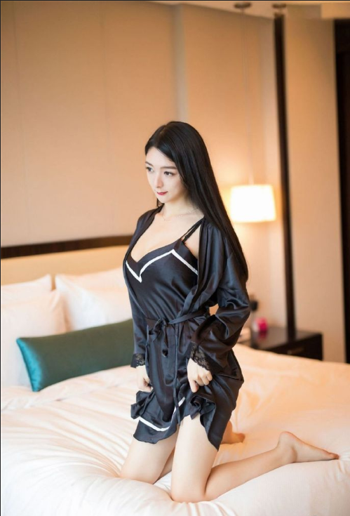 性感睡衣美女图片 帮mm解脱睡衣图片