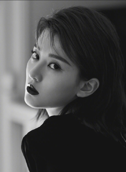 上海美女明星乔欣出席Balmain 2020春夏秀场