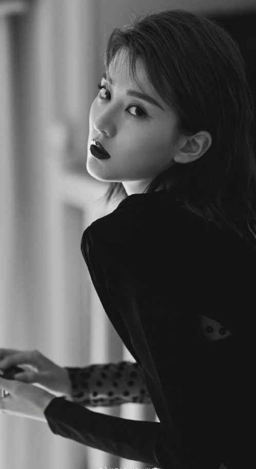 上海美女明星乔欣出席Balmain 2020春夏秀场