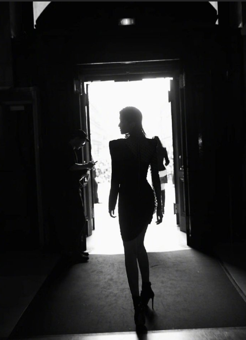 上海美女明星乔欣出席Balmain 2020春夏秀场