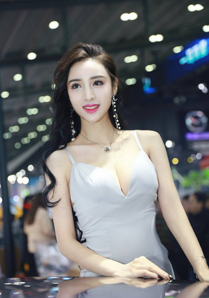 精致妆容气质美女模特图片 车展模特图片