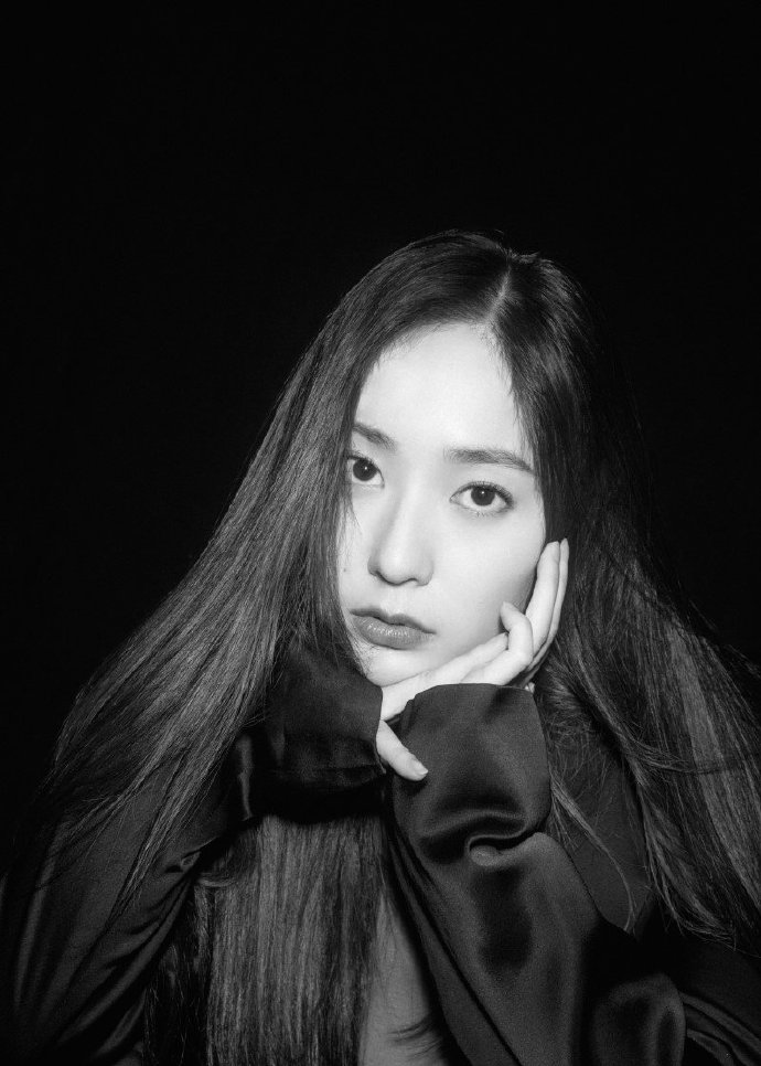 韩国明星美女郑秀晶 x Urbanlik 画报图片