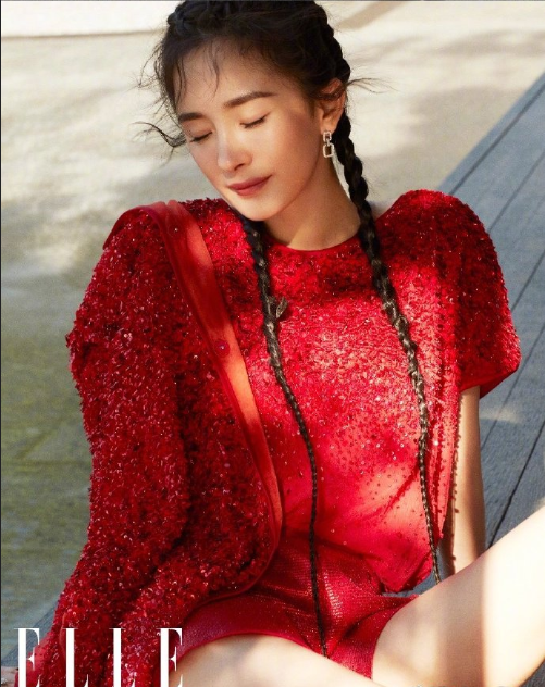 中国美女图片 明星少女妈杨幂《ELLE》俏皮长裙与