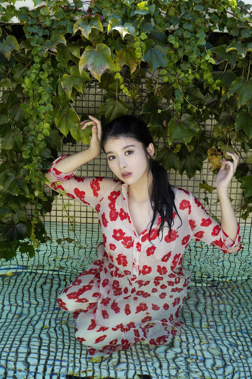 日本写真集美女模特马场富美加洗澡图片