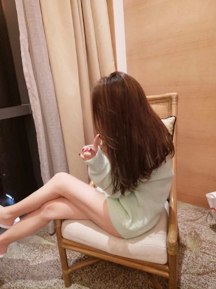 大长腿美女姐妹花光腿酒店自拍照图片