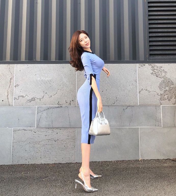 优雅的韩国美女自拍照图片