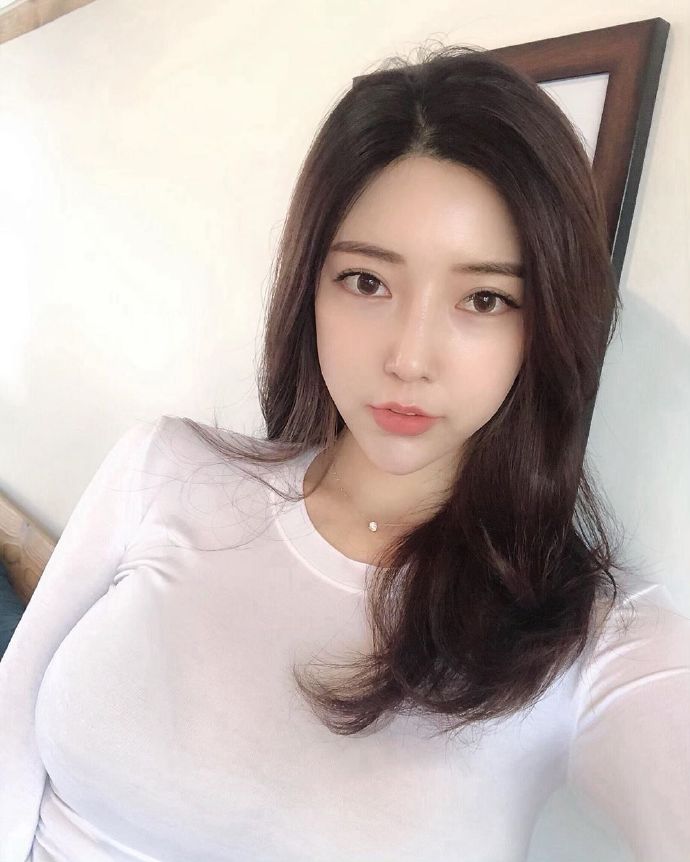 优雅的韩国美女自拍照图片