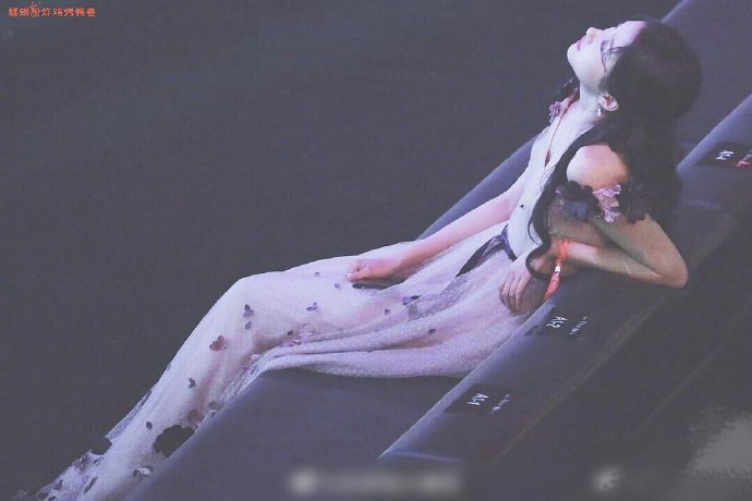 北京女明星美女关晓彤梦幻图片