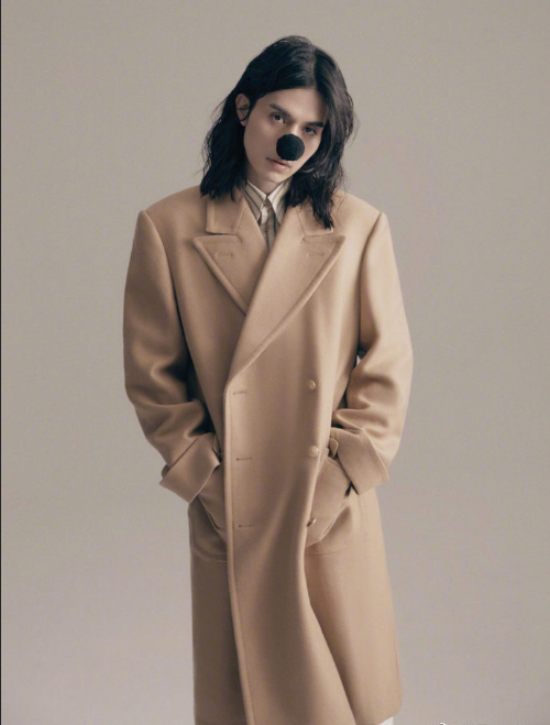 韩国男明星李栋旭《GQ》杂志绅士写真大片