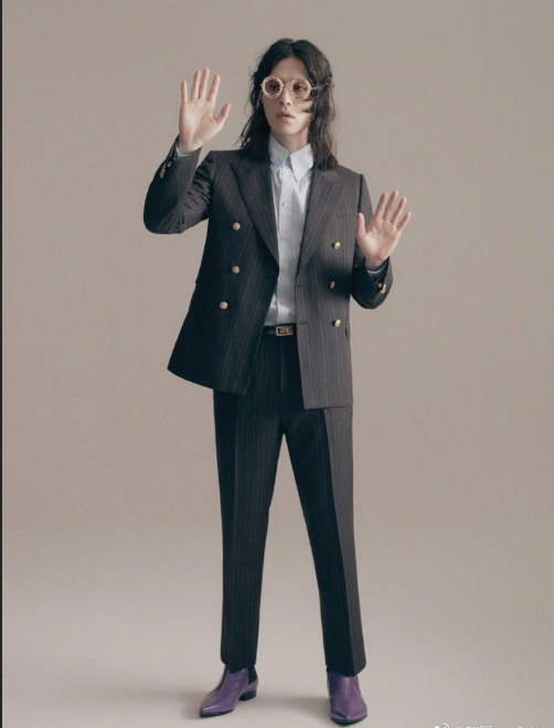 韩国男明星李栋旭《GQ》杂志绅士写真大片
