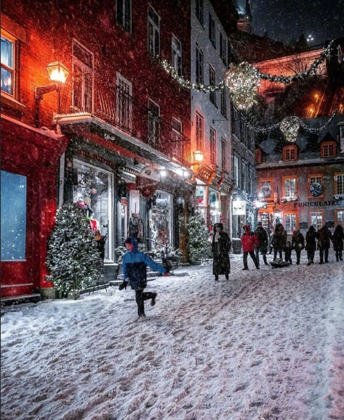 圣诞节魁北克小镇的唯美雪景图片