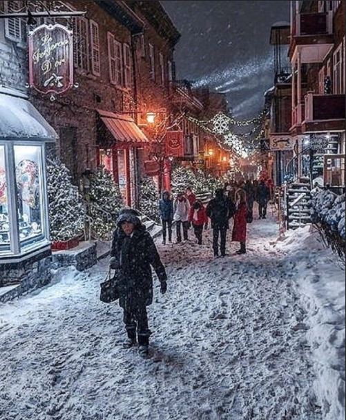 圣诞节魁北克小镇的唯美雪景图片
