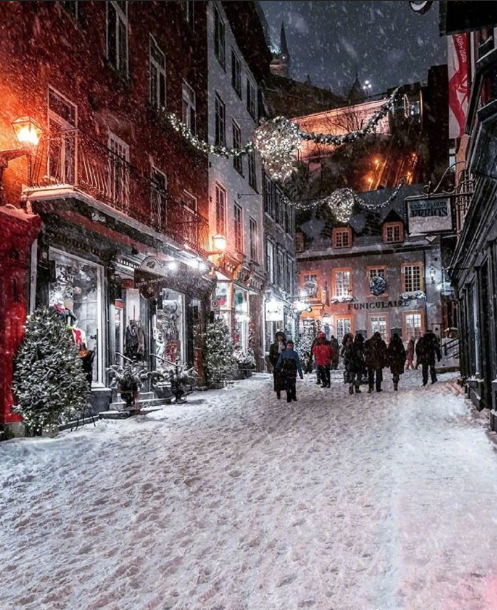 圣诞节魁北克小镇的唯美雪景图片