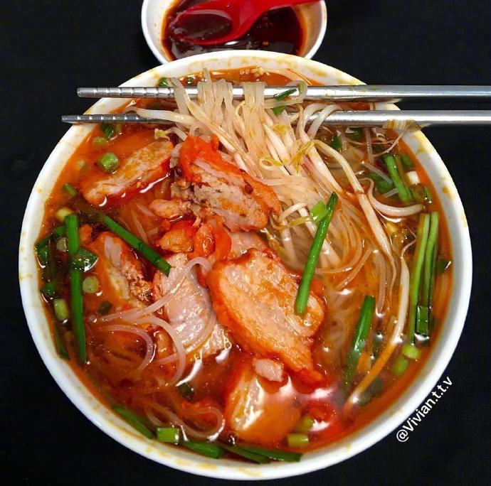 越南美食汤粉图片