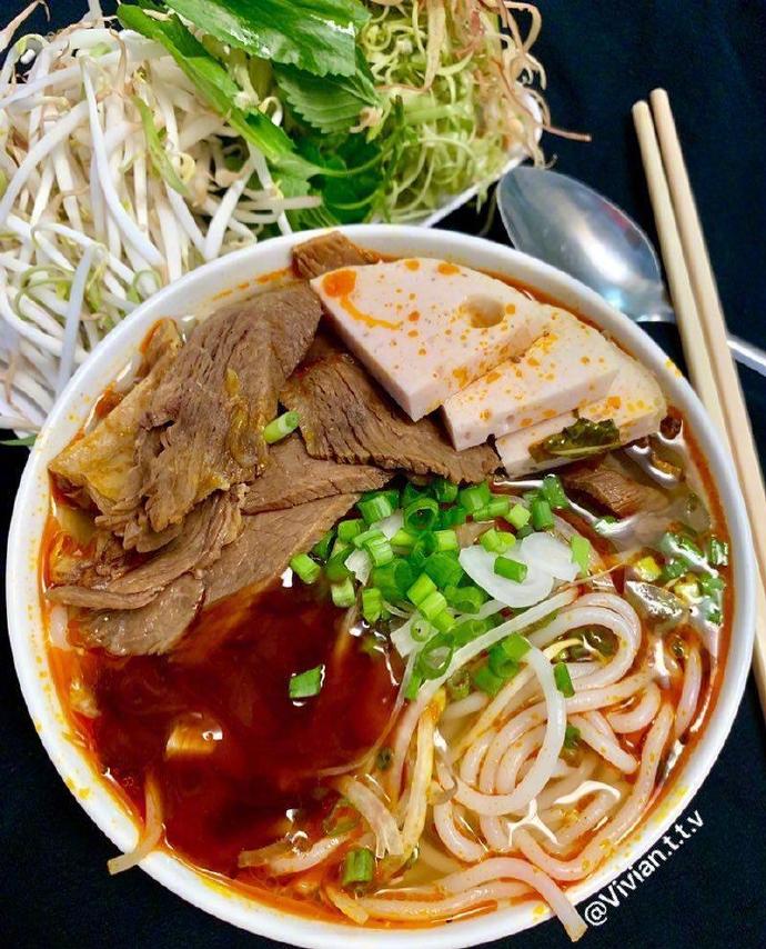 越南美食汤粉图片