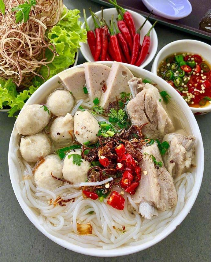 越南美食汤粉图片