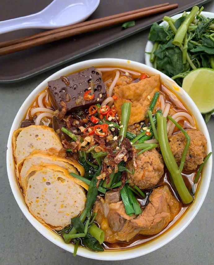 越南美食汤粉图片