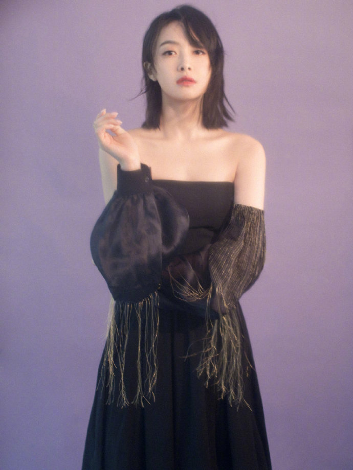 中国明星美女宋茜金缕气球袖长裙写真图片