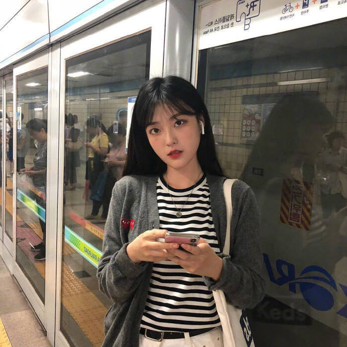 微信头像女生简单大方 美女头像图片