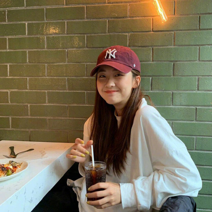 微信头像女生简单大方 美女头像图片