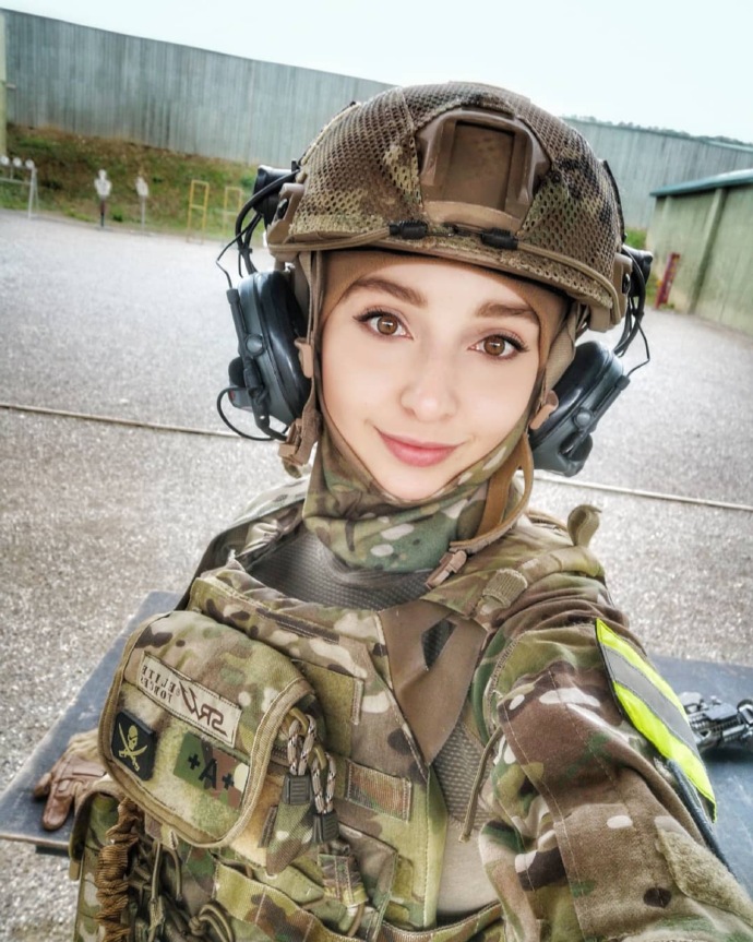 麻辣女兵俄罗斯女人图片