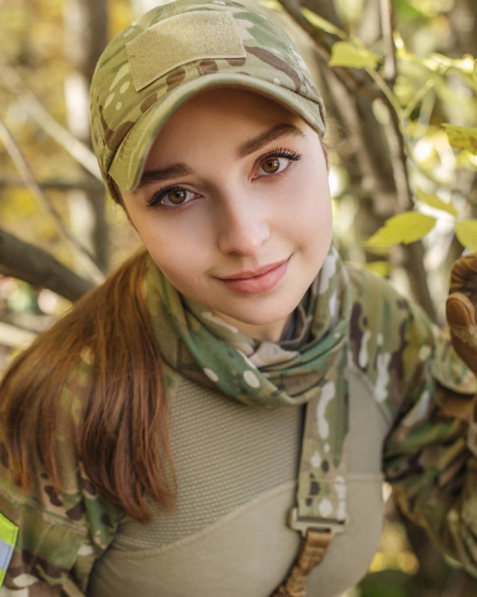 麻辣女兵俄罗斯女人图片