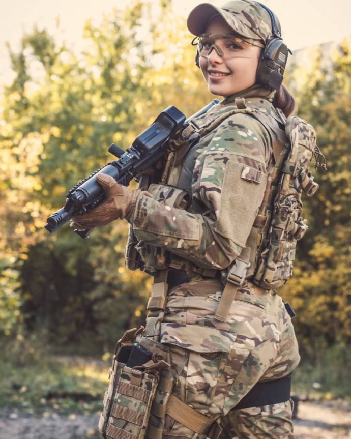 麻辣女兵俄罗斯女人图片